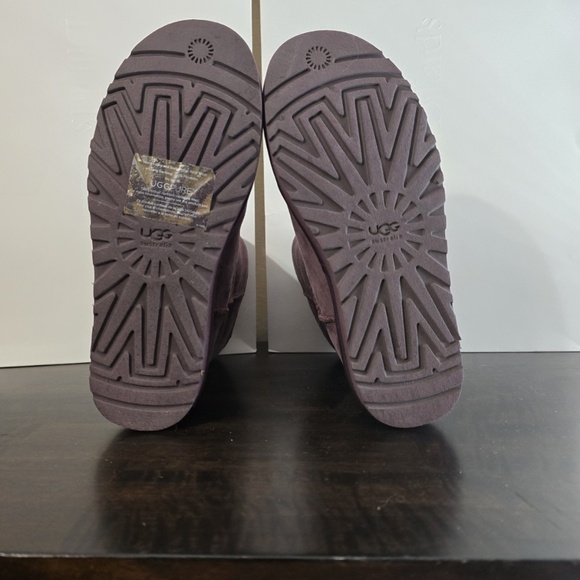 UGG Women's Classic Short Crystal Bow Swarovski Boots in Port sz 8 **RARE** - Picture 4 of 4